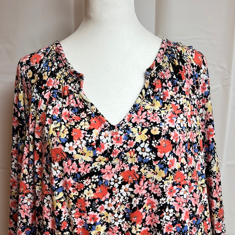 1X Terra&Sky Floral long sleeve V-Neck top with elastic waist and Peplum bottom